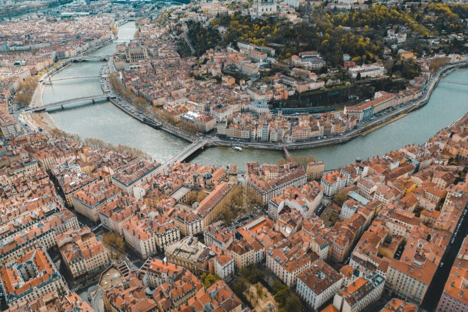 Vue aérienne de Lyon et de la Saône